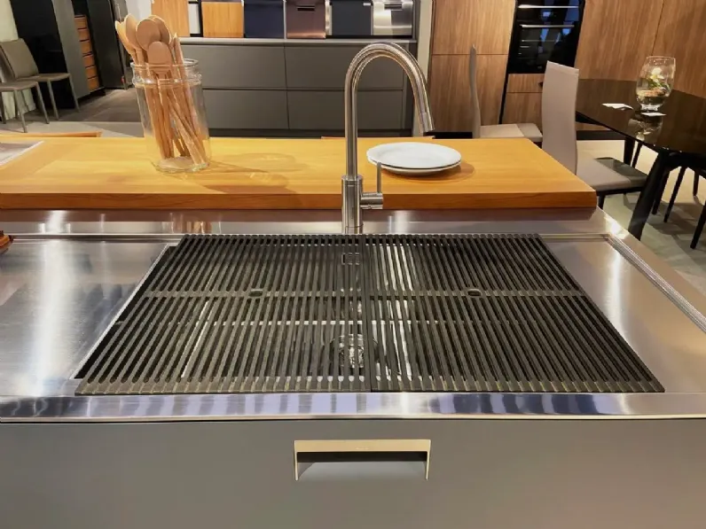 Cucina Arclinea moderna con isola altri colori in hpl Italia/convivium