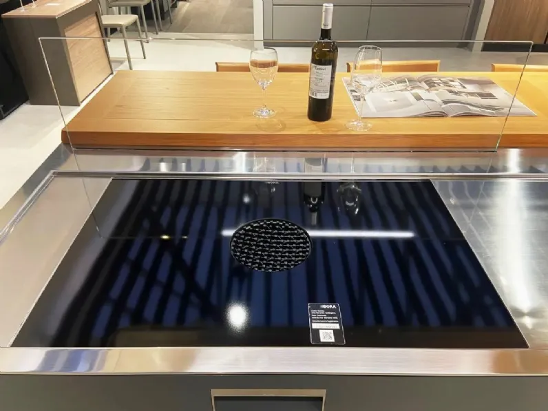 Cucina Arclinea moderna con isola altri colori in hpl Italia/convivium