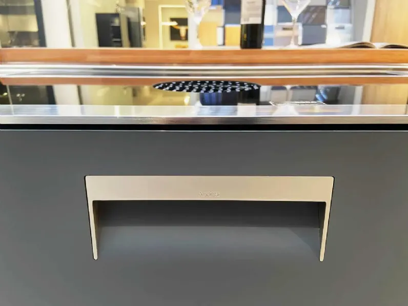 Cucina Arclinea moderna con isola altri colori in hpl Italia/convivium