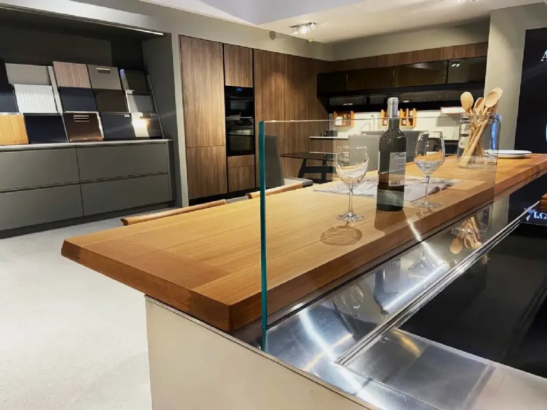 Cucina Arclinea moderna con isola altri colori in hpl Italia/convivium