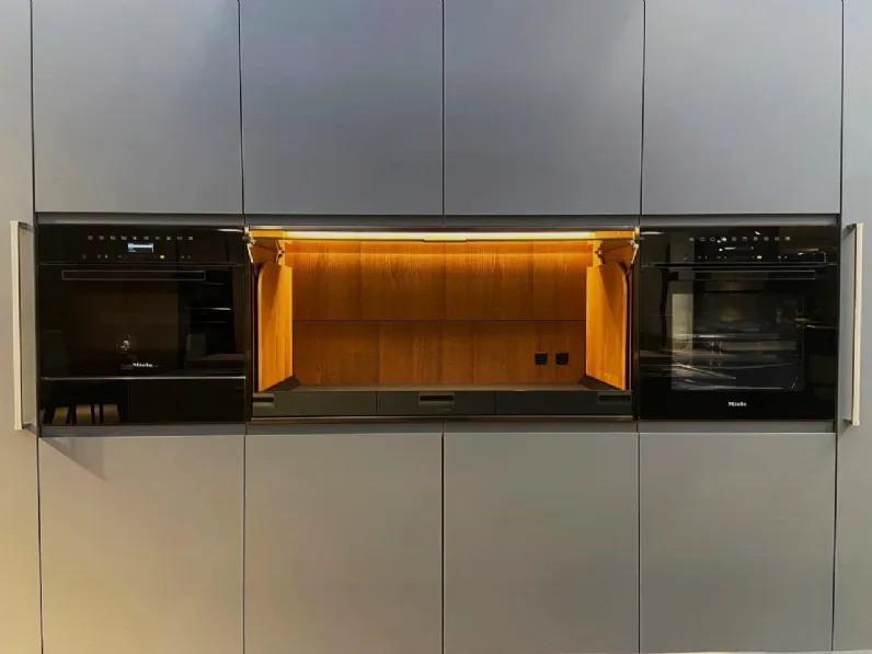 Cucina Arclinea moderna con isola altri colori in hpl Italia/convivium