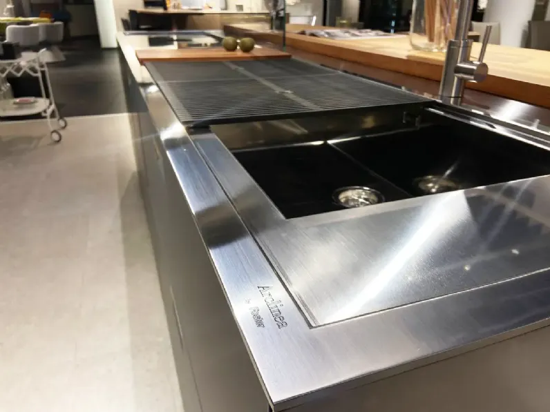 Cucina Arclinea moderna con isola altri colori in hpl Italia/convivium