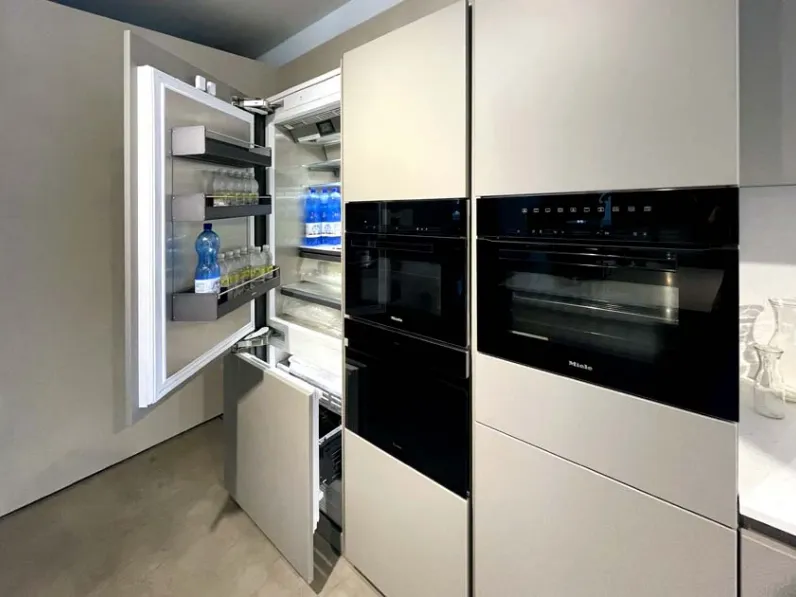 Cucina Logica moderna grigia Valdesign con isola scontata 55%
