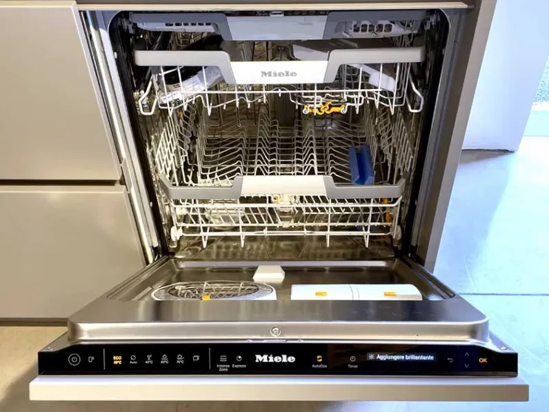 Cucina Logica moderna grigia Valdesign con isola scontata 55%