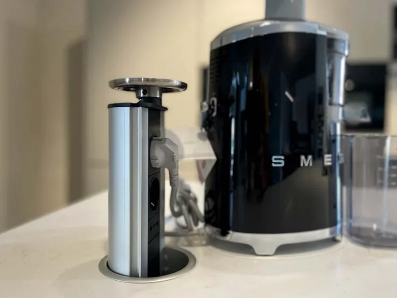 Cucina Logica moderna grigia Valdesign con isola scontata 55%