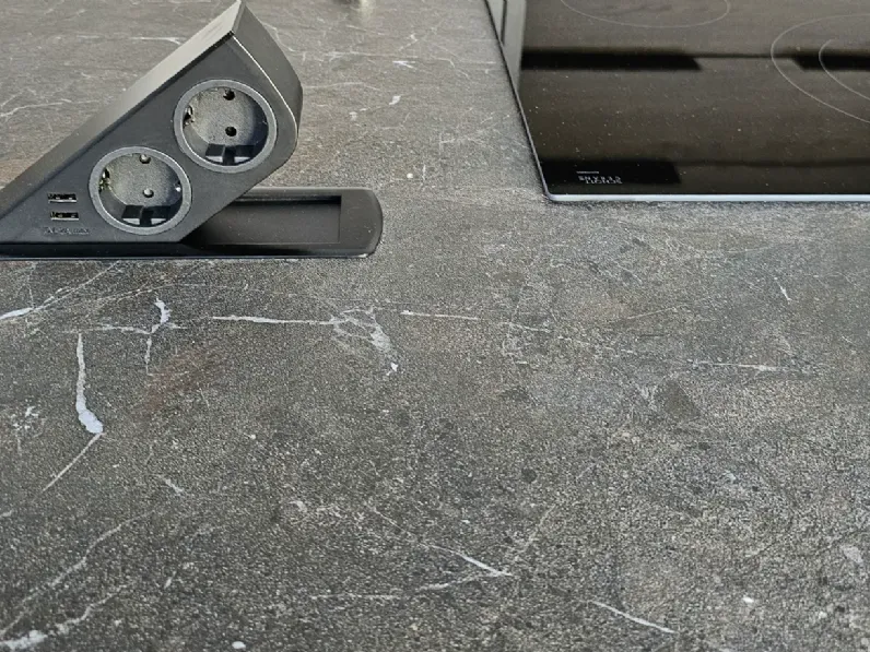 Cucina a PREZZI OUTLET in laminato materico Doimo cucine -60%