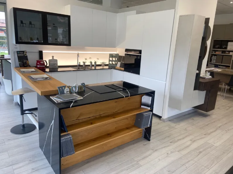 Cucina con isola in laminato opaco a prezzo ribassato 47%