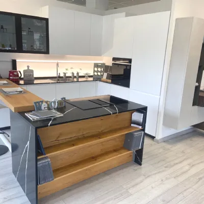 Cucina con isola in laminato opaco a prezzo ribassato 47%