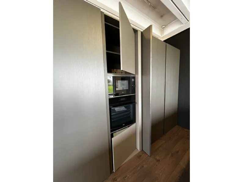 Cucina skill con isola Modulnova con uno sconto imperdibile
