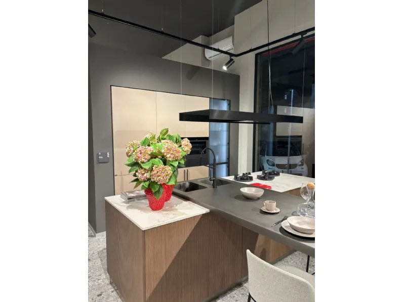 Cucina rovere chiaro moderna con isola Cucina modello musa  Scavolini in Offerta Outlet