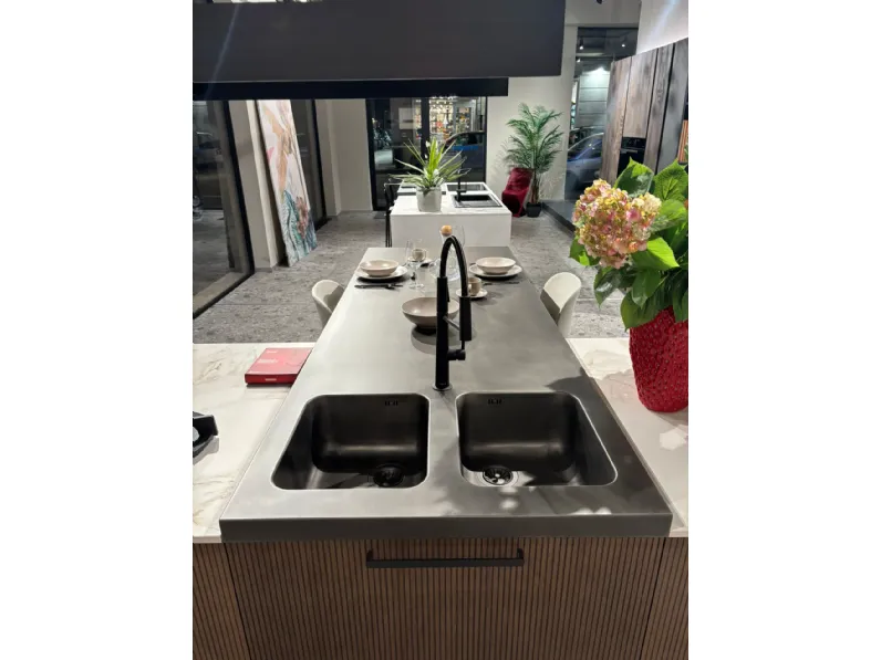 Cucina rovere chiaro moderna con isola Cucina modello musa  Scavolini in Offerta Outlet
