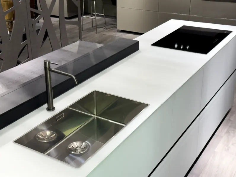 Richiedi il prezzo: cucina grigia design Artematica vitrum di Valcucine in Offerta Outlet 