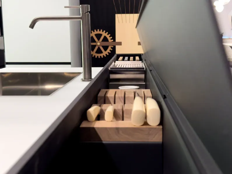 Richiedi il prezzo: cucina grigia design Artematica vitrum di Valcucine in Offerta Outlet 