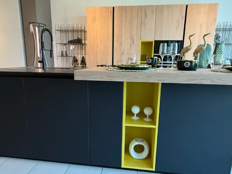 Cucina altri colori moderna con isola Doimo cucine Aspen a soli 16830 Euro