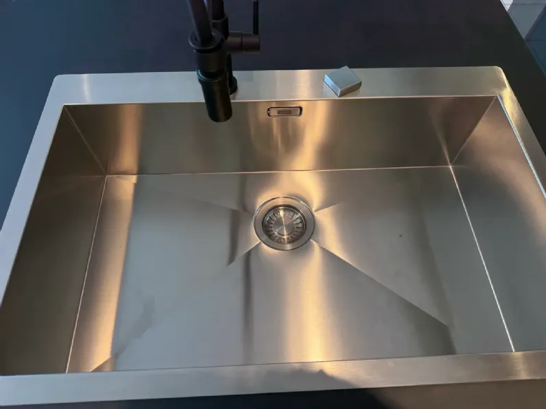 Cucina altri colori moderna con isola Doimo cucine Aspen a soli 16830 Euro