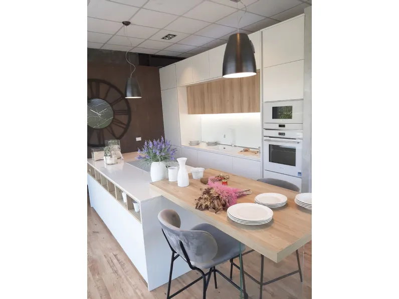 Cucina a prezzo ribassato con isola moderna Time monolaccato opaco Gentili group
