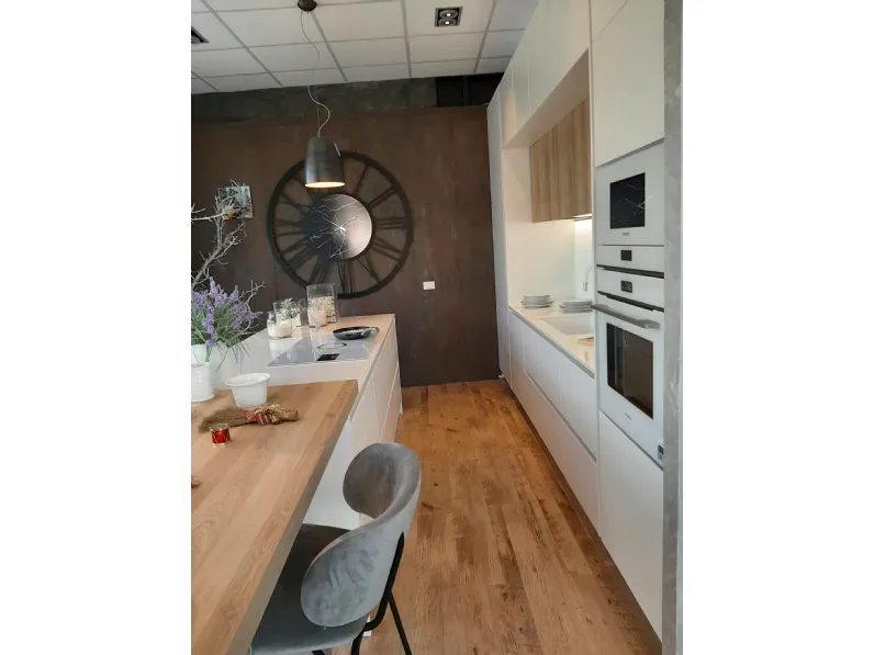 Cucina a prezzo ribassato con isola moderna Time monolaccato opaco Gentili group
