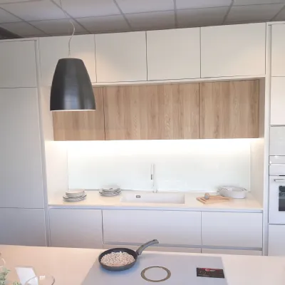 Cucina a prezzo ribassato con isola moderna Time monolaccato opaco Gentili group