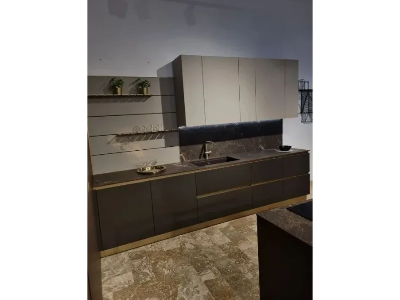 Cucina con isola moderna rovere moro Arredo3 Arredo3 kalì retta a soli 16000 Euro