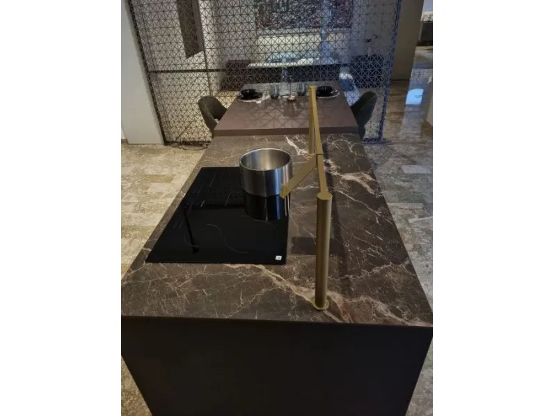 Cucina con isola moderna rovere moro Arredo3 Arredo3 kalì retta a soli 16000 Euro