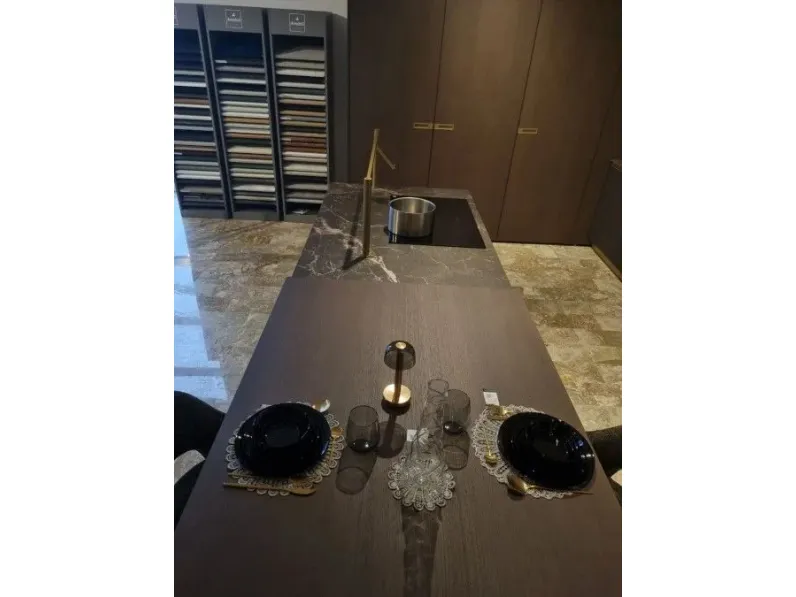 Cucina con isola moderna rovere moro Arredo3 Arredo3 kalì retta a soli 16000 Euro