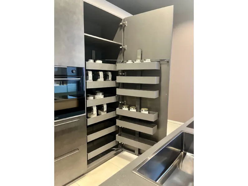 Cucina antracite design con isola Musa Scavolini in offerta