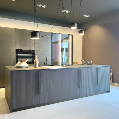 Cucina antracite design con isola Musa Scavolini in offerta