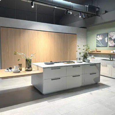 Cucina con isola in melaminico a prezzo scontato 51%