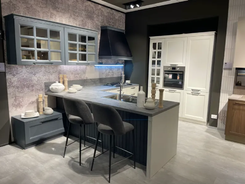 Cucina a prezzo ribassato con penisola classica Cv 647 beverly Stosa