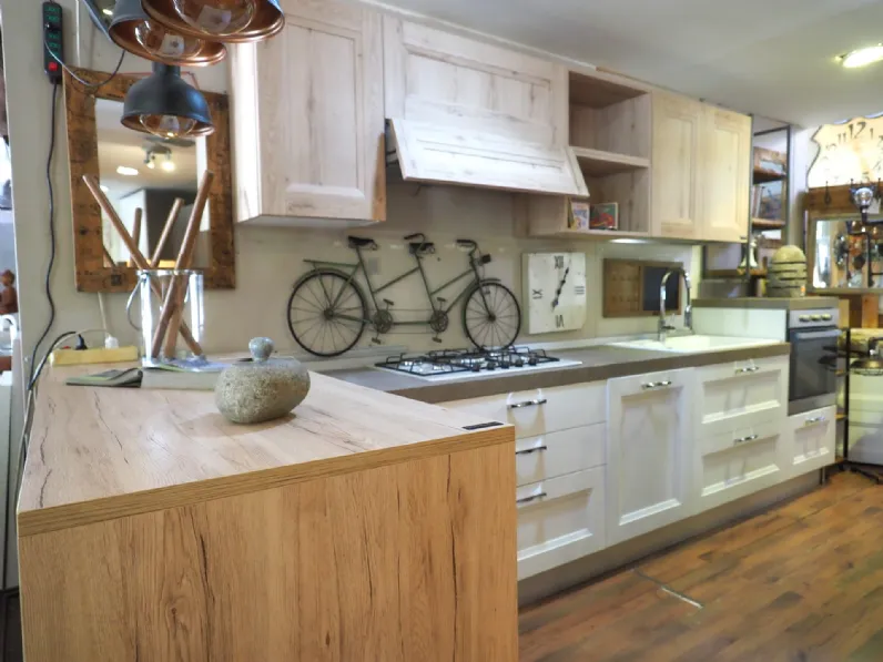 Cucina Nuovi mondi cucine Cucina shabby white con penisola in offerta OUTLET sconto 66% 
