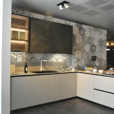 Cucina a prezzo ribassato con penisola design Miton