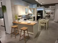 Cucina modello Pavese di Veneta Cucine classica altri colori Veneta Cucine con penisola scontata 50%