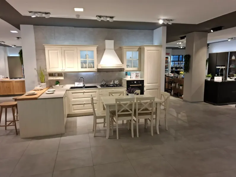 Cucina modello Pavese di Veneta Cucine classica altri colori Veneta Cucine con penisola scontata 50%
