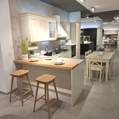 Cucina modello Pavese di Veneta Cucine classica altri colori Veneta Cucine con penisola scontata 50%