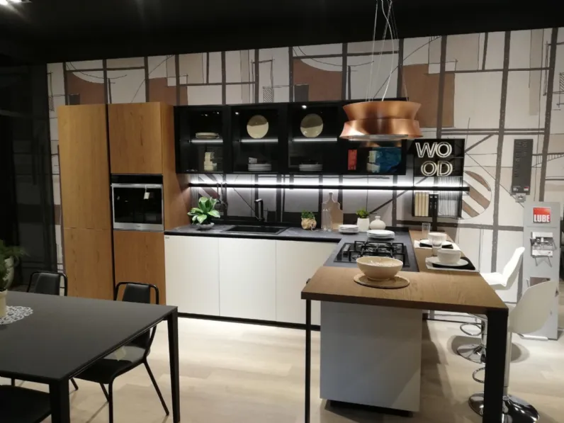 Cucina altri colori moderna con penisola Immagina wood Lube cucine a soli 12950 Euro