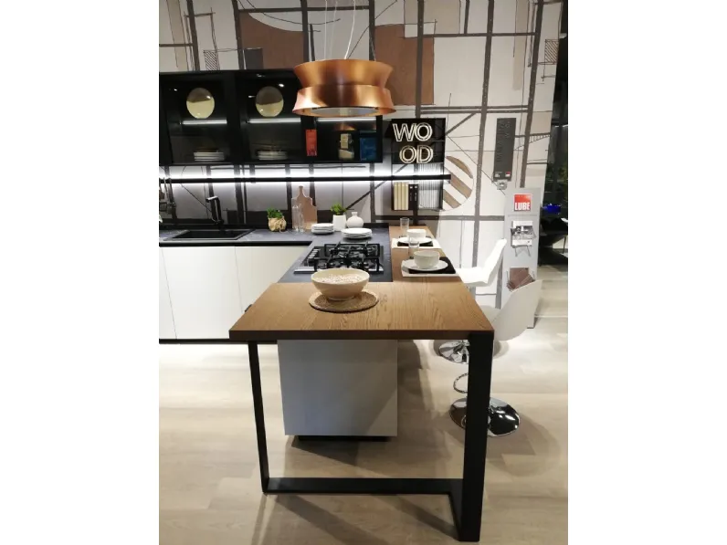 Cucina altri colori moderna con penisola Immagina wood Lube cucine a soli 12950 Euro