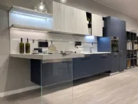 Cucina con penisola in laccato opaco blu Mood a prezzo scontato