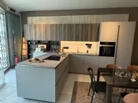 Cucina a prezzo ribassato con penisola moderna D23 Doimo cucine