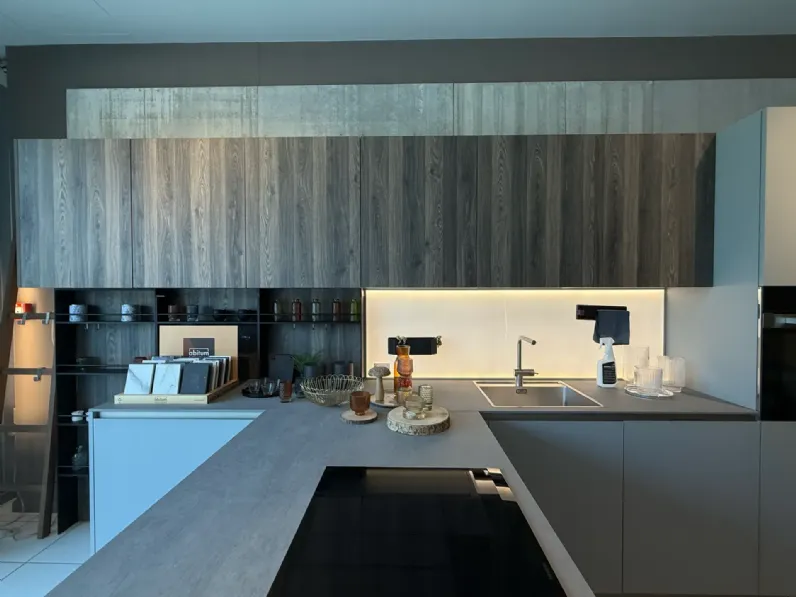 Cucina a prezzo ribassato con penisola moderna D23 Doimo cucine