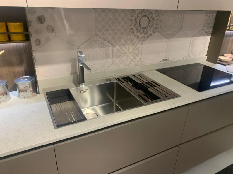 Cucina con penisola moderna tortora Stosa Infinity a soli 11972 Euro