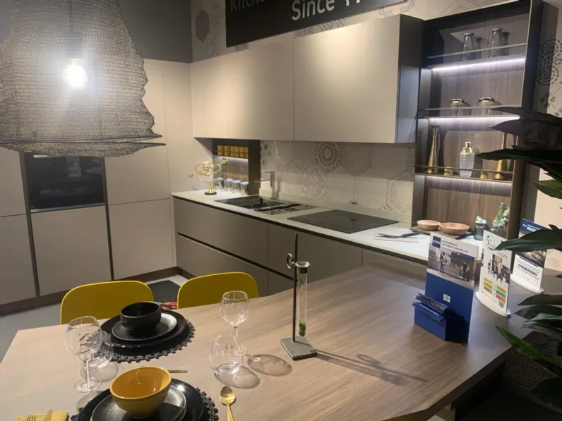 Cucina con penisola moderna tortora Stosa Infinity a soli 11972 Euro
