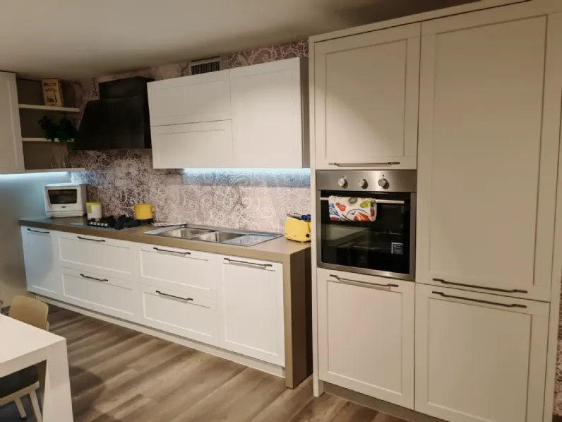 Cucina con penisola moderna bianca Arredo3 Frame a soli 8400 Euro