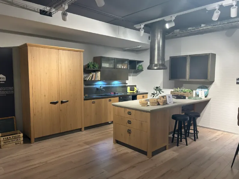 Cucina a prezzo scontato con penisola industriale Diesel Scavolini