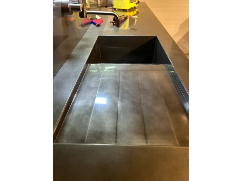 Cucina a prezzo scontato con penisola industriale Diesel Scavolini