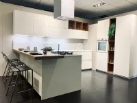 Cucina con penisola in melaminico bianca Ak project profilo 30° a prezzo scontato