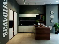 Cucina Scavolini moderna con penisola altri colori in laminato materico Delinea