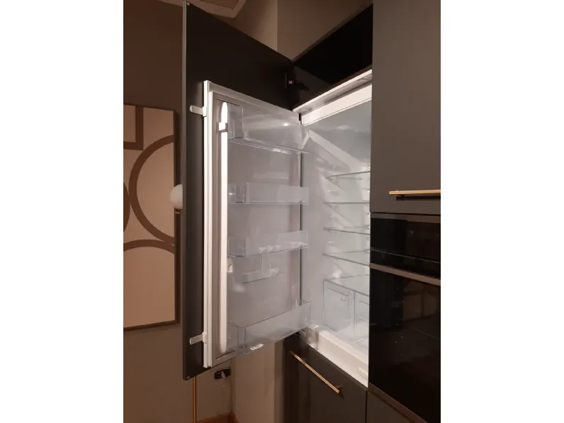 Cucina Febal moderna con penisola grigia in laminato opaco Modula