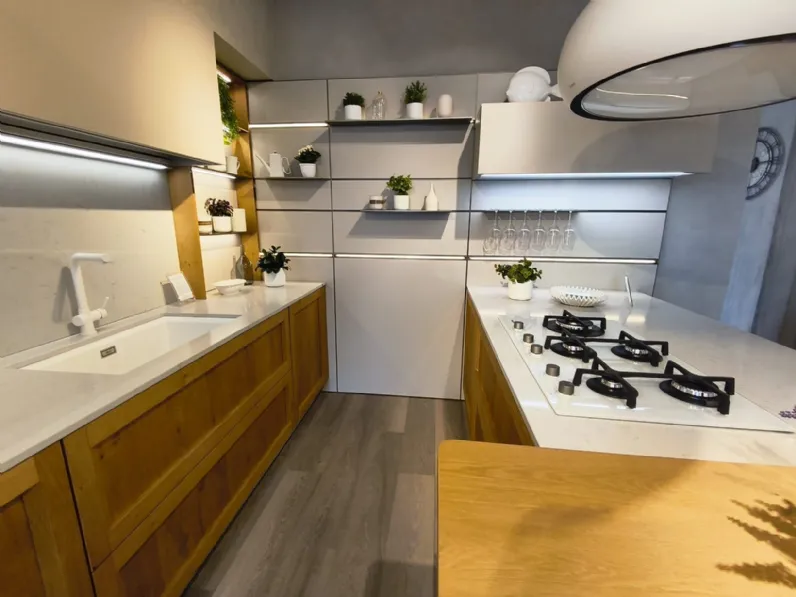 Cucina Milano americana rovere chiaro Veneta Cucine con penisola scontata 53%