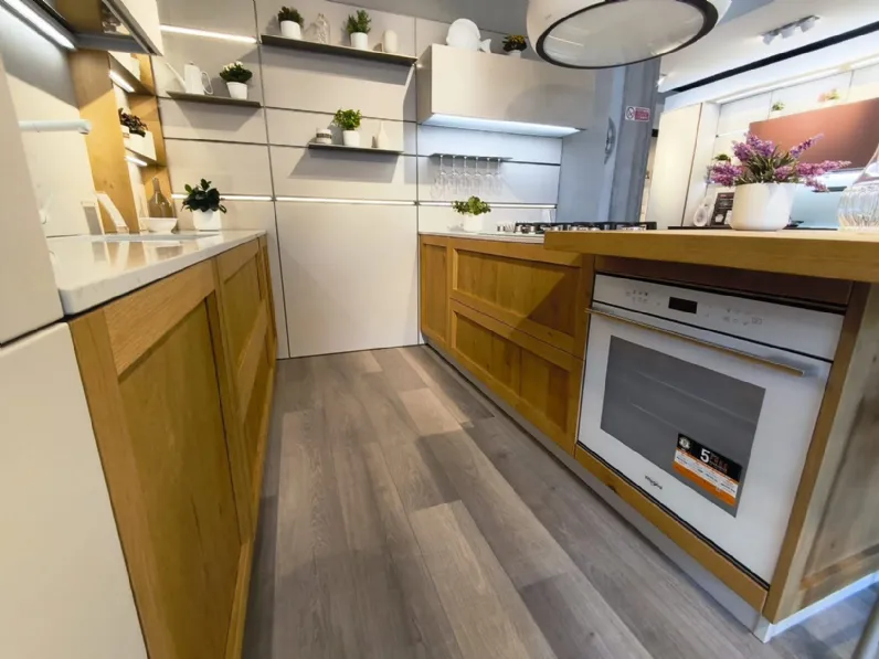 Cucina Milano americana rovere chiaro Veneta Cucine con penisola scontata 53%