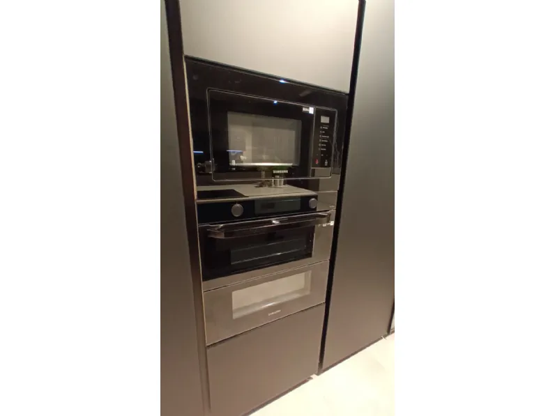 Cucina con isola in vetro altri colori Cucina glass a prezzo ribassato